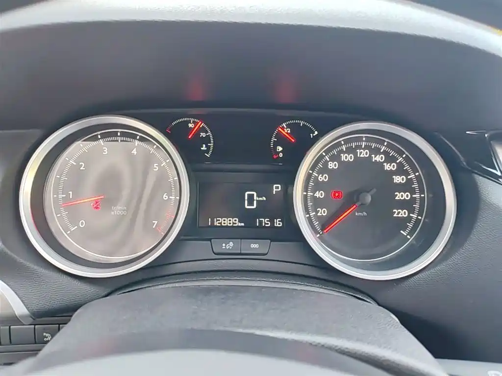 Peugeot 408 2014 1.8L Automatic Luxury Edition фото 12