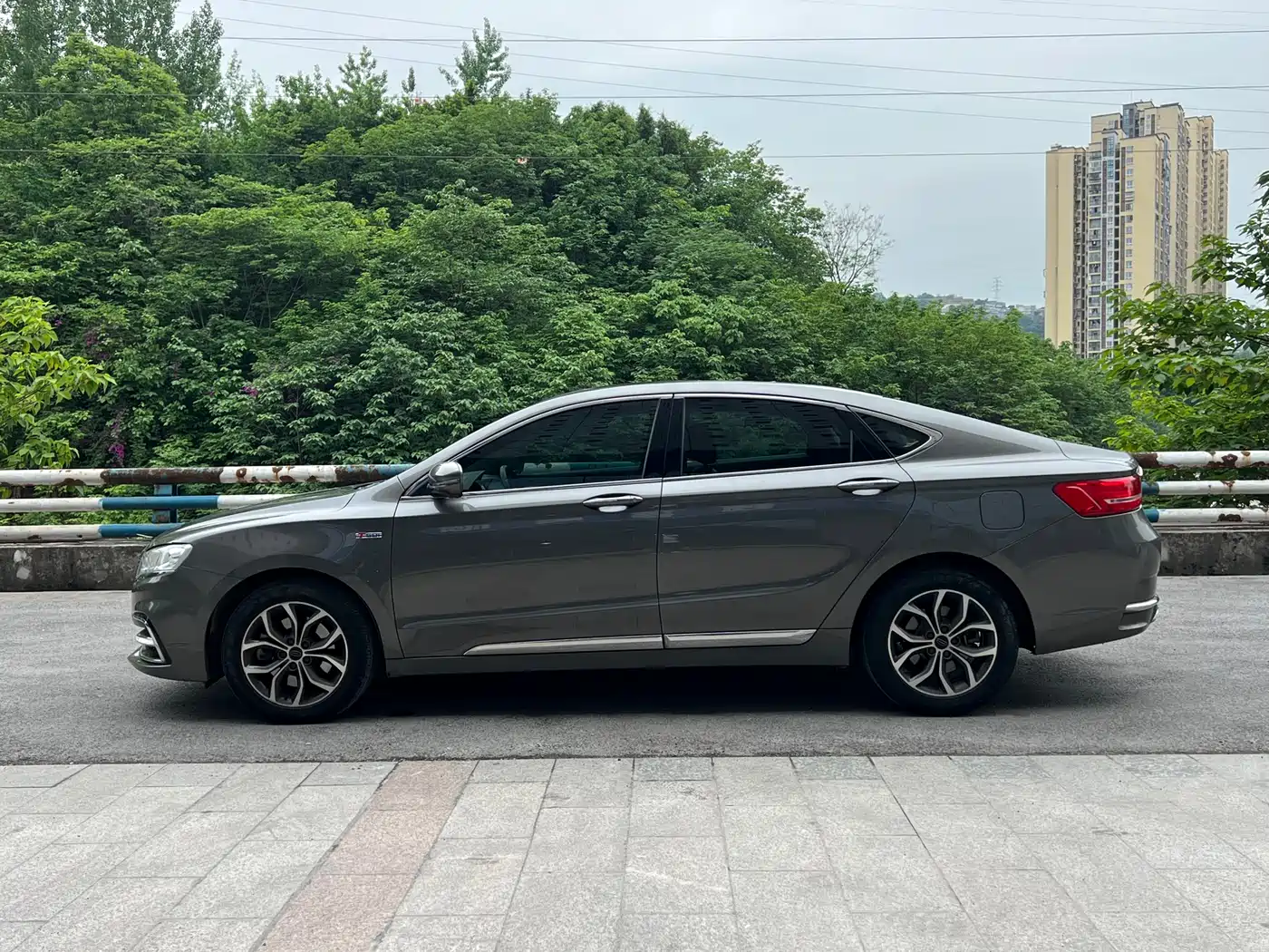 Фото 9 - Geely Borui