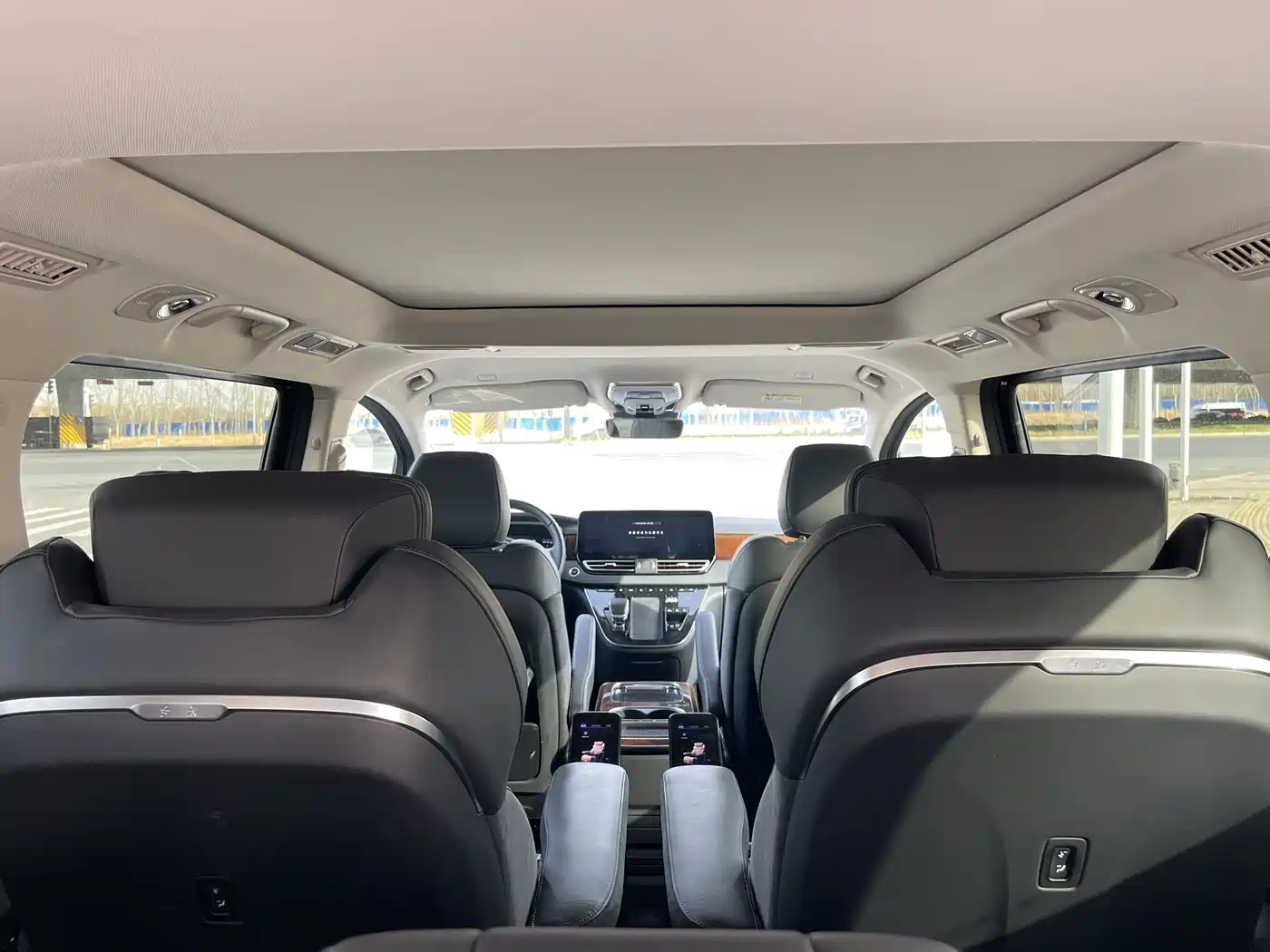 Hongqi HQ9 PHEV 2024 Model 2.0T AWD Luxury Edition фото 33