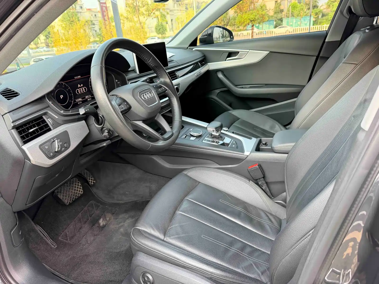 Photo 9 - Audi A4 (Import)