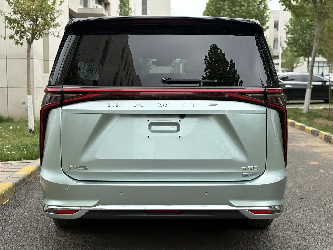 SAIC Maxus Dajia 9 2024 Super Hybrid Long Range Forest Edition 7-Seater фото 5