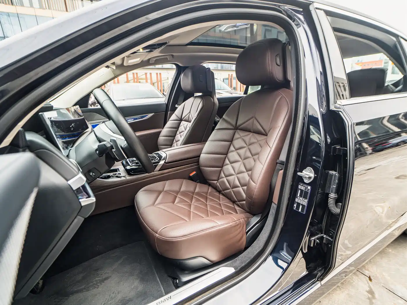 BMW 7 Series 2023 Model 735Li Luxury Package фото 6