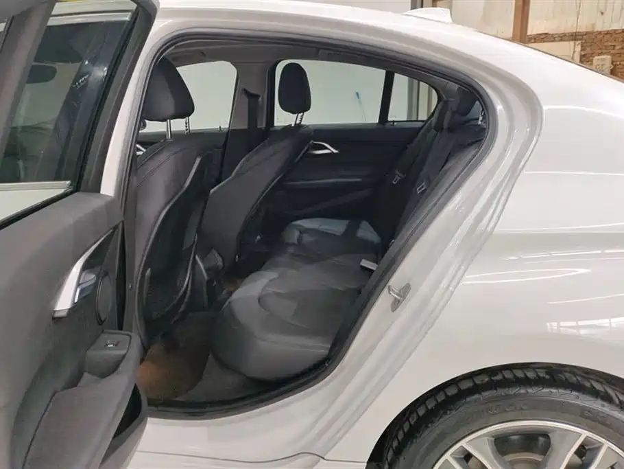 BMW 1 Series 2018 Facelift 118i Sport фото 11