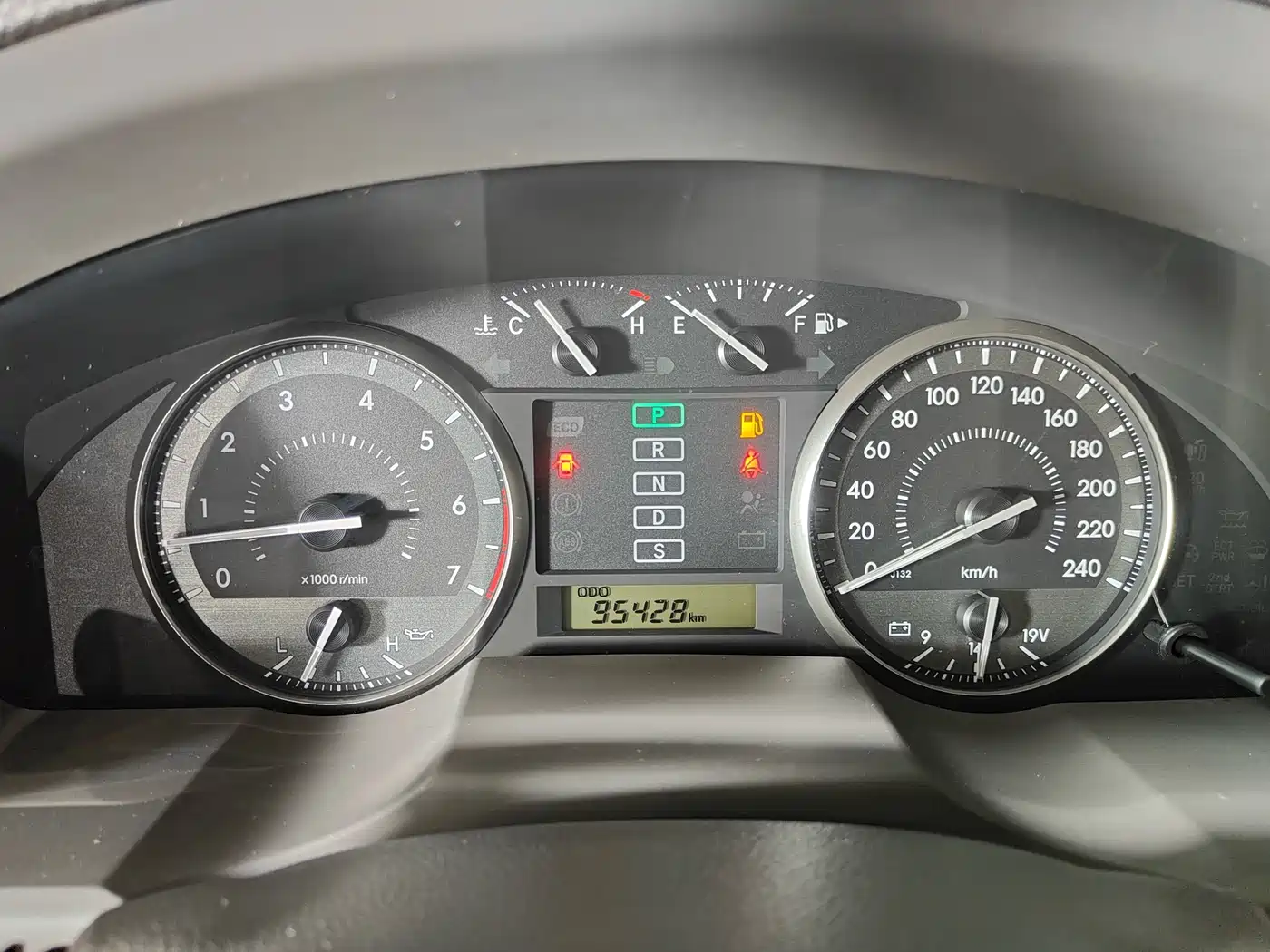 Toyota Land Cruiser (Import) 2015 4.0L V6 Middle East Limited Edition фото 13