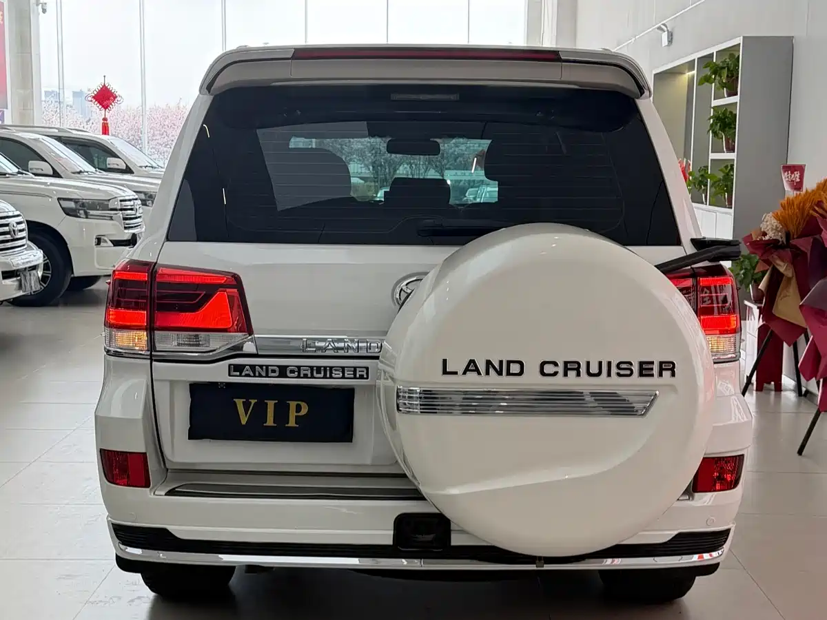 Toyota Land Cruiser (Import) 2015 4.0L V6 Middle East Limited Edition фото 15