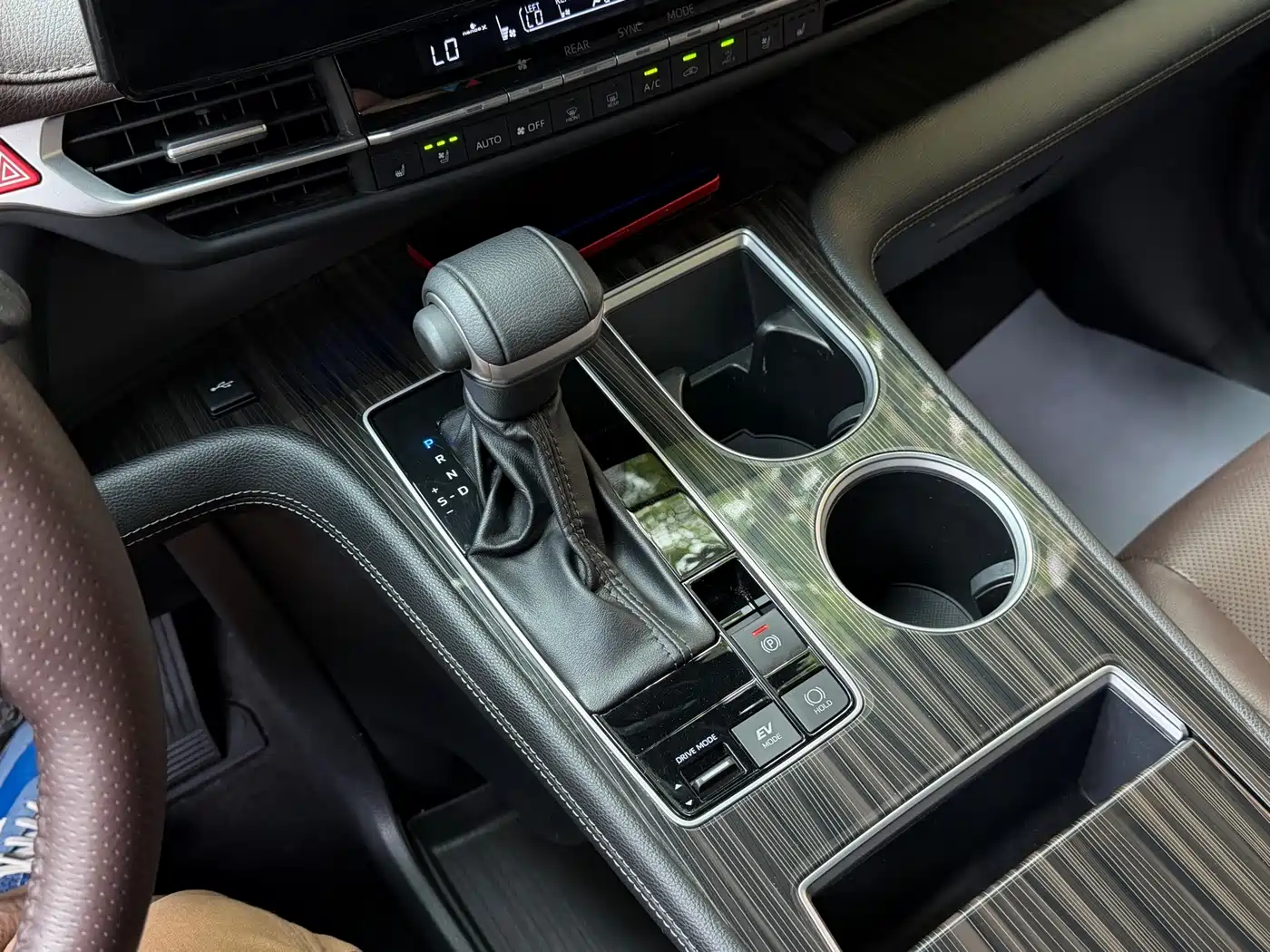 Toyota Sienna 2021 2.5L Hybrid Platinum Edition фото 13
