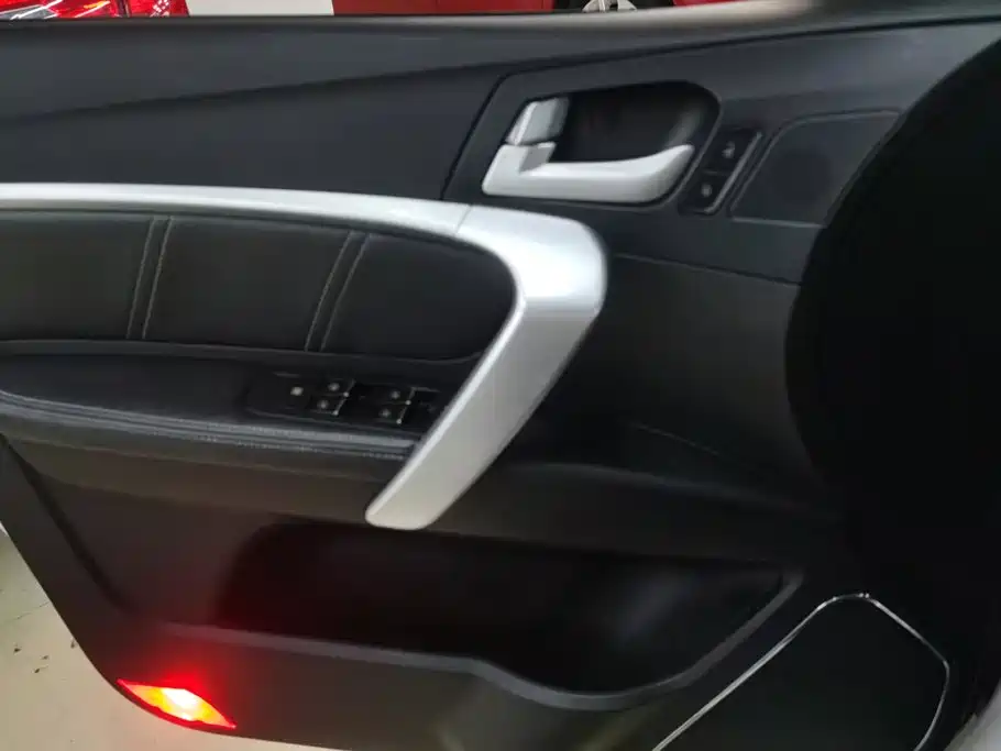 Photo 7 - Geely Emgrand