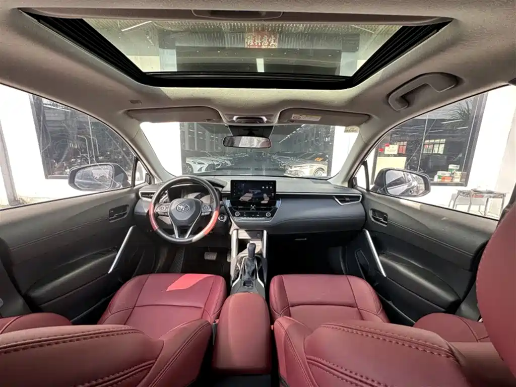 Toyota Frontlander 2023 2.0L CVT Leading Edition фото 16