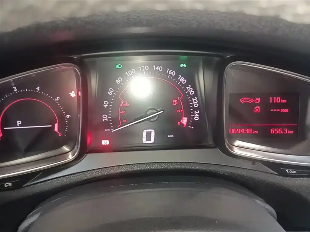 DS 5LS 2018 2018 30THP Premium Edition
