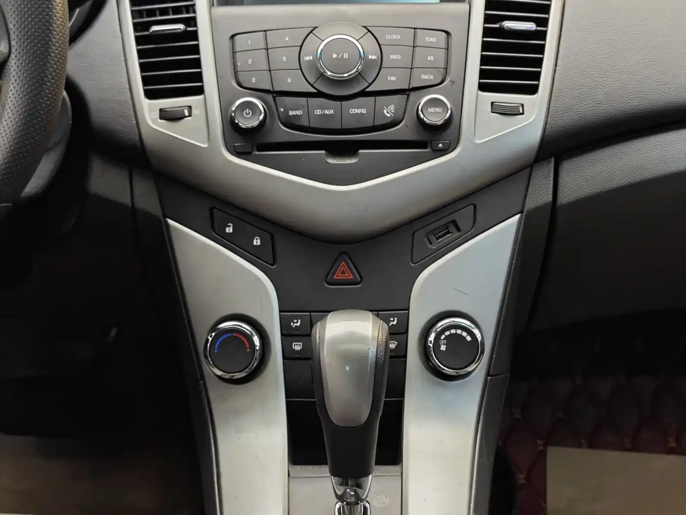 Chevrolet Cruze 2013 Model 1.8L SE AT фото 18