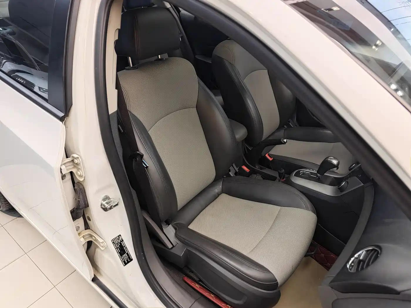 Chevrolet Cruze 2013 Model 1.8L SE AT фото 31