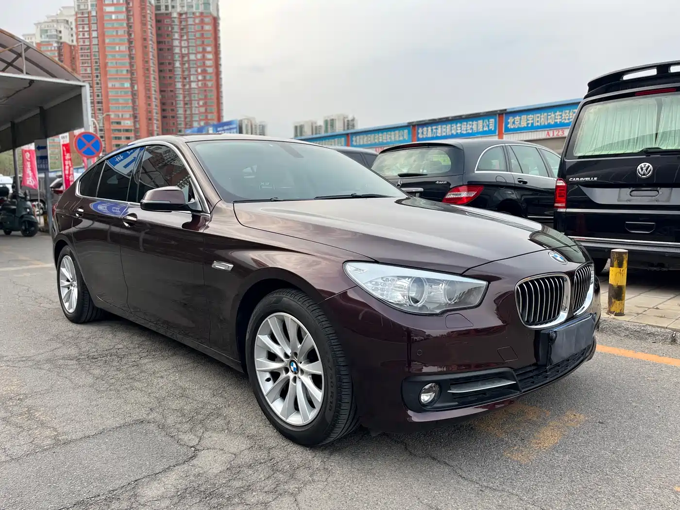 BMW 5 Series GT 2015 528i Leading фото 3