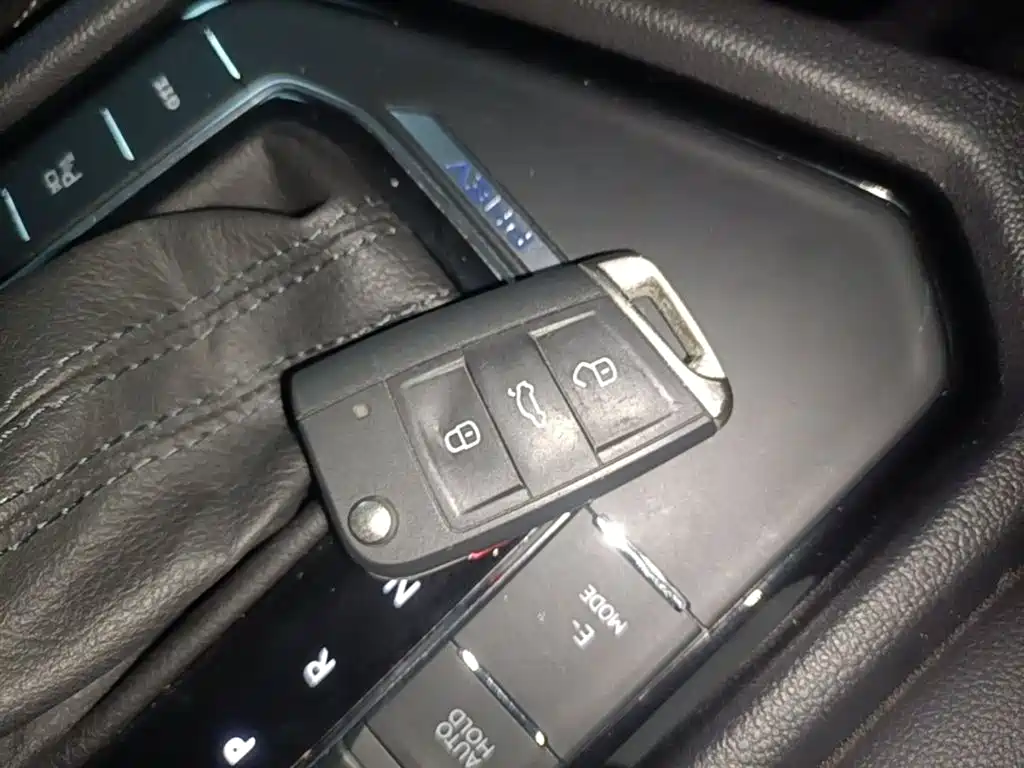 Volkswagen Tiguan L PHEV 2023 430PHEV Plug-in Hybrid Premium фото 9