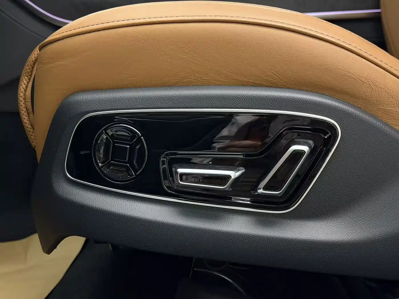 Audi A8 2023 A8L 50 TFSI quattro Exclusive фото 26