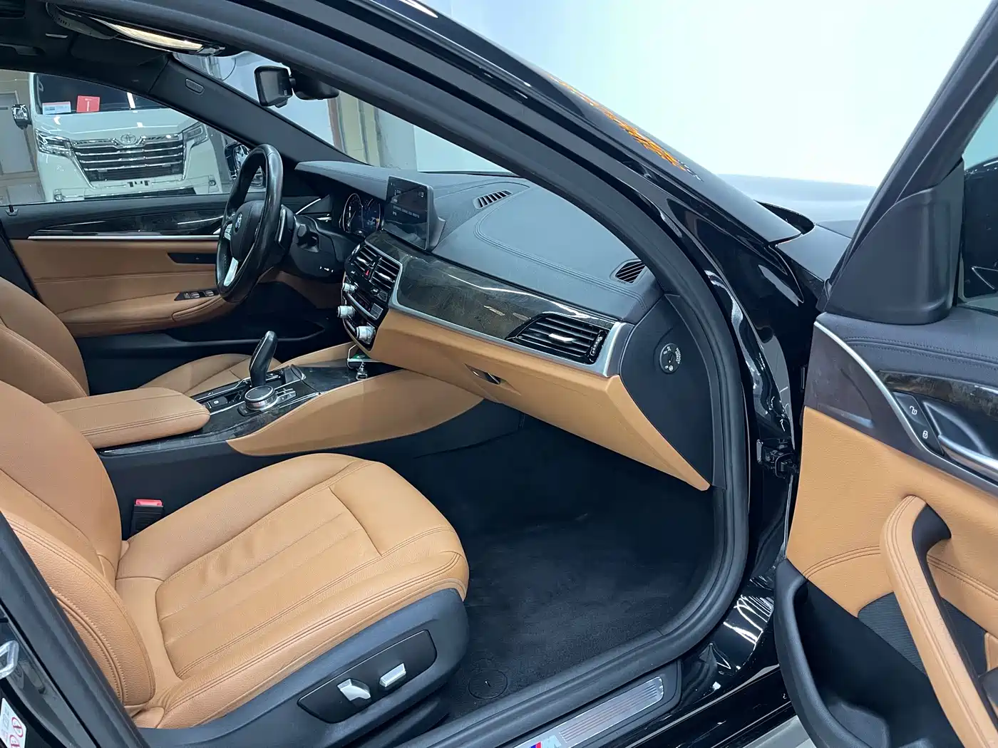 BMW 5 Series 2018 Facelift 530Li Leading M Sport Package фото 12