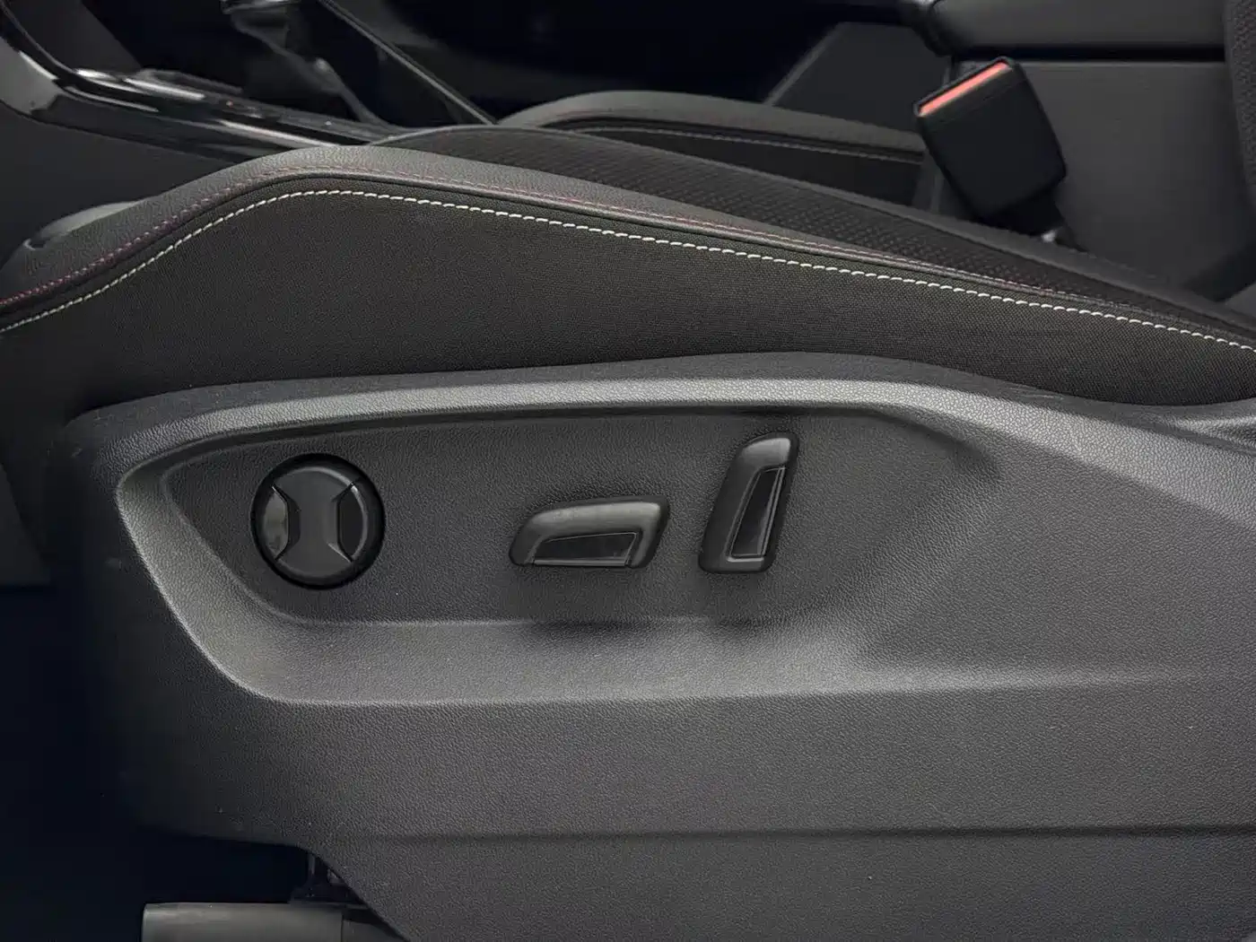 Volkswagen Tayron 2022 280TSI 2WD Luxury Smart Connect Edition фото 17