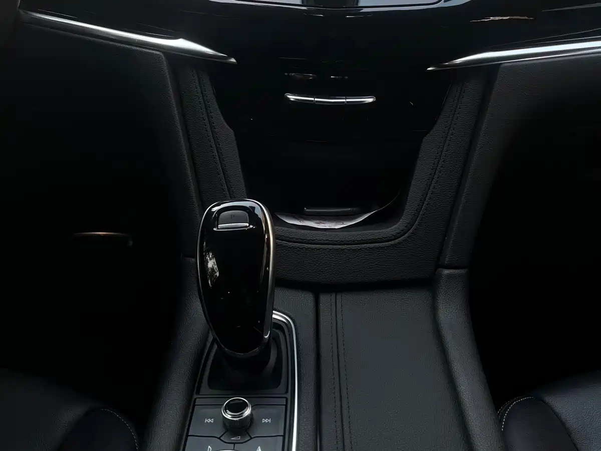 Cadillac XT6 2020 28T 7-Seater Luxury Sport Premium Safety Edition фото 15