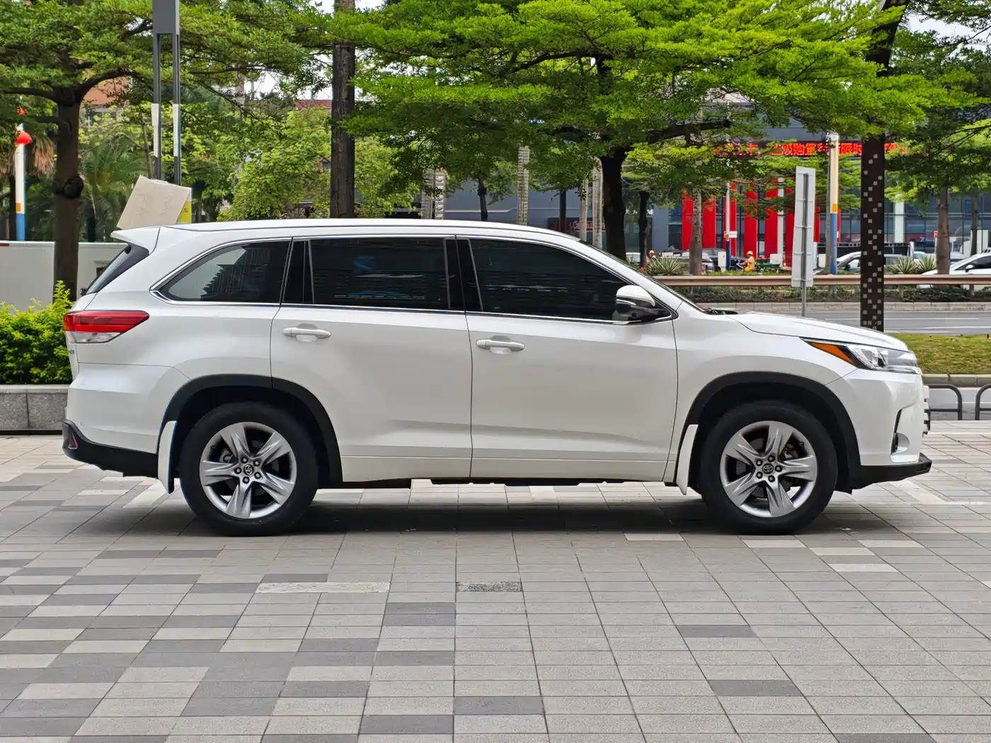 TOYOTA HIGHLANDER