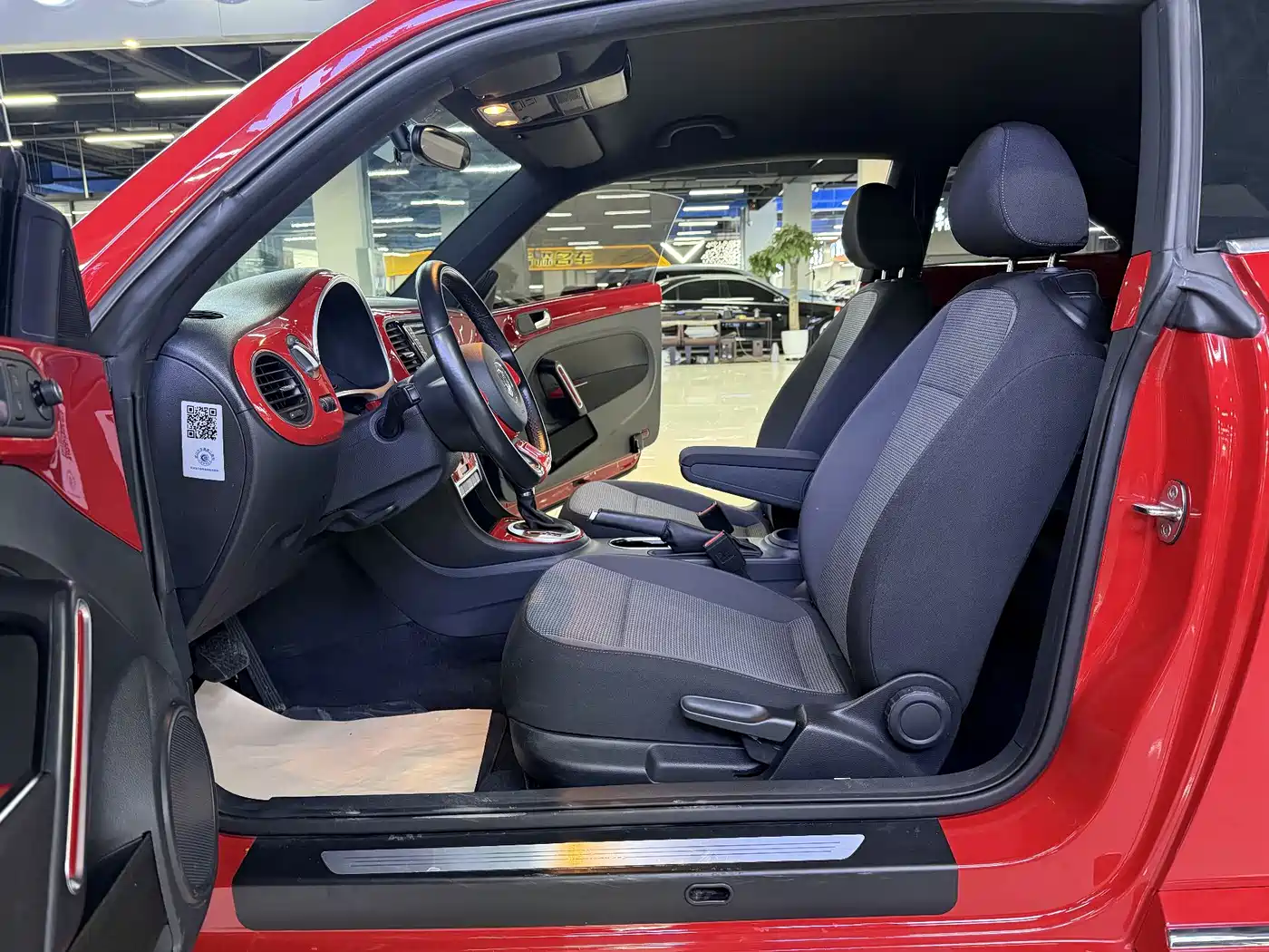 Volkswagen Beetle 2016 Model 180TSI Club Edition фото 8