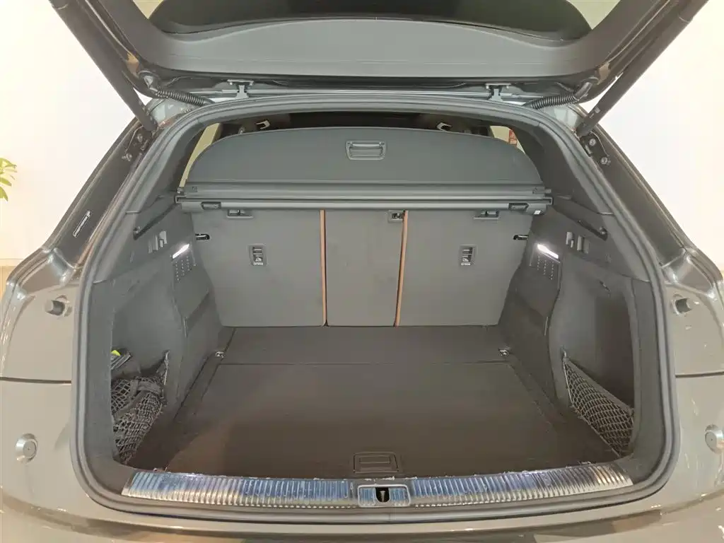 Audi Q5L 2024 Model 40 TFSI Luxury Dynamic фото 9