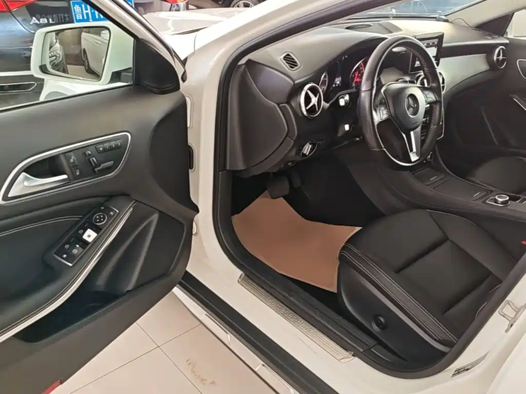 Mercedes-Benz GLA 2015 2015 GLA 200 Dynamic