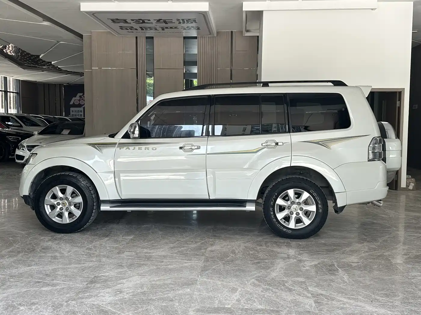 Mitsubishi Pajero (Import) 2012 3.0L Elite Plus Edition фото 3