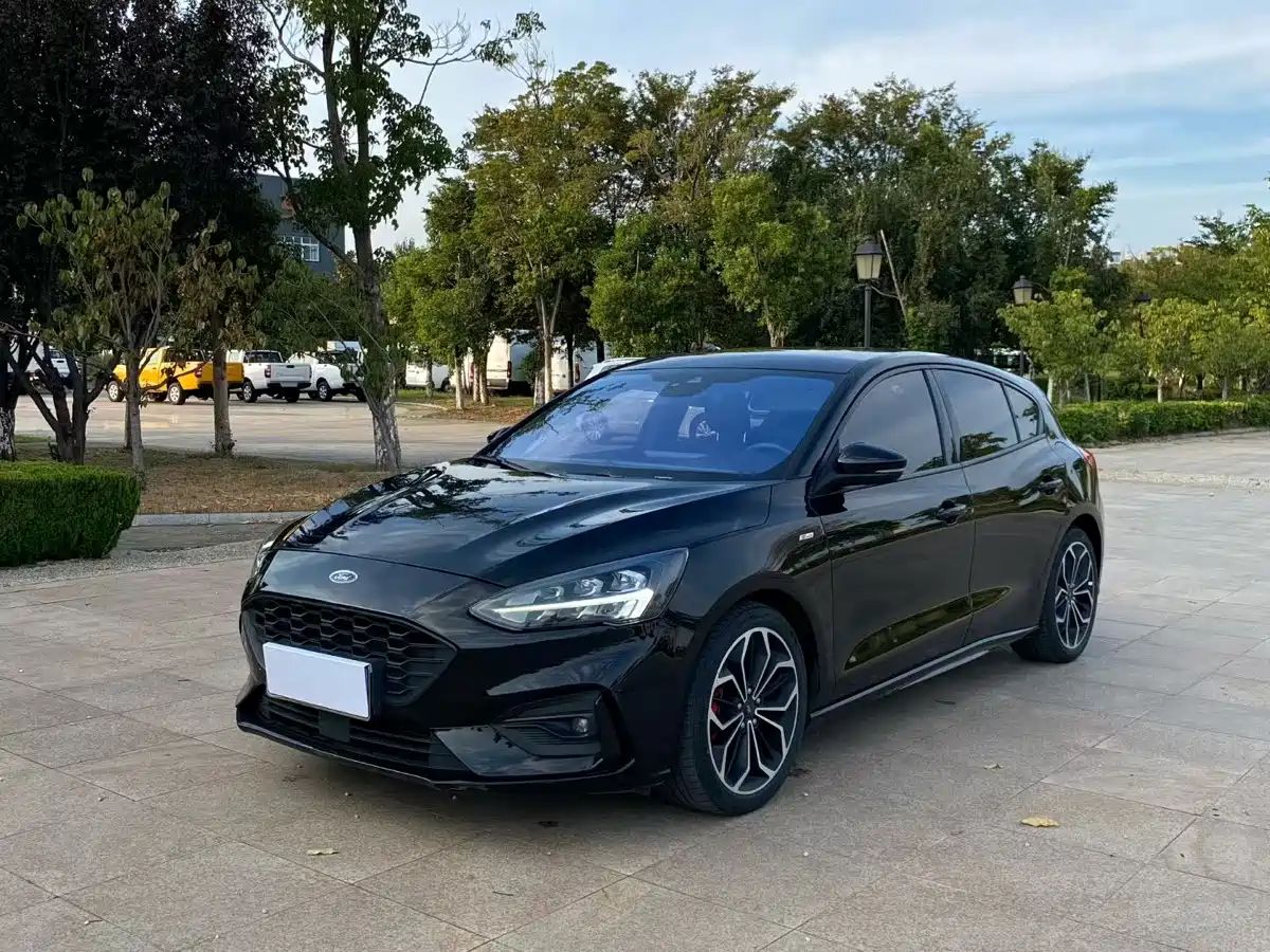 Фото 1 - Ford Focus