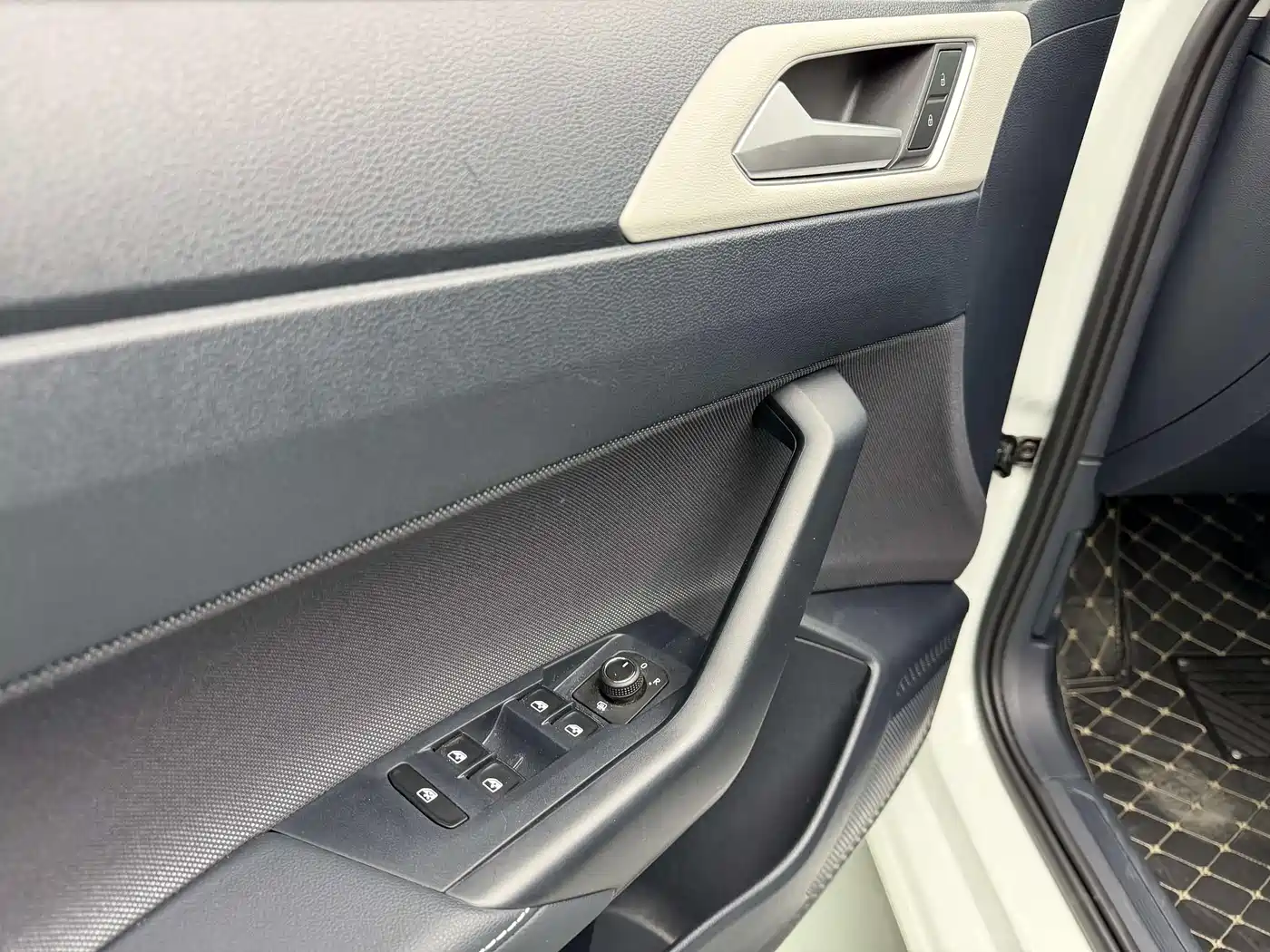 Volkswagen Lavida 2023 New Sharp 1.5L Auto Aspiration Edition фото 30