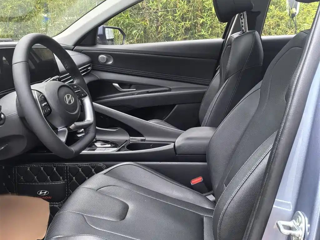 Hyundai Elantra 2023 Model 1.5L CVT LUX Premium Edition фото 11