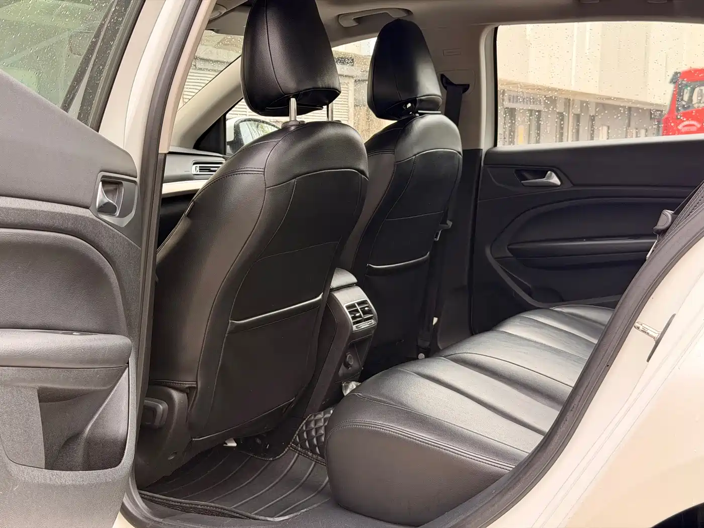 Peugeot 408 2014 1.8L Automatic Luxury Edition фото 6