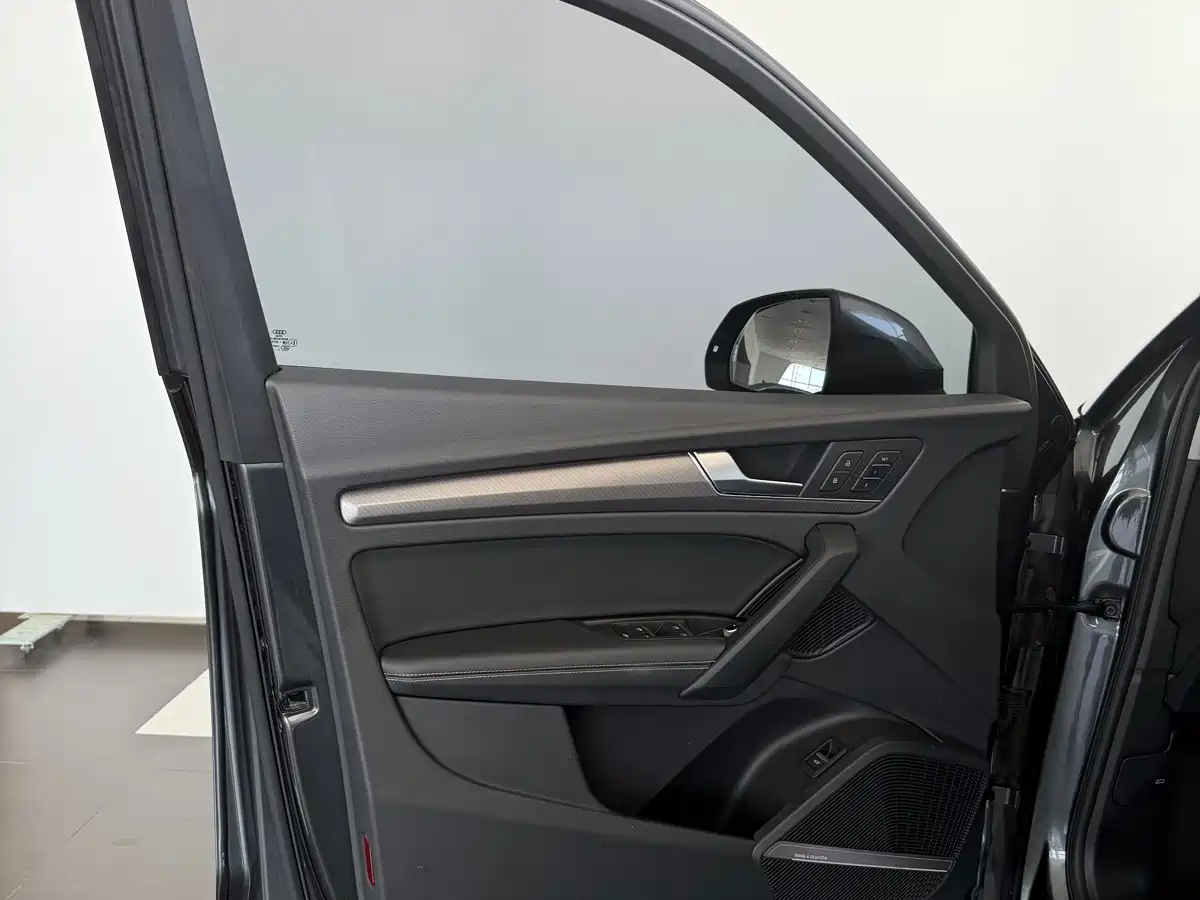 Audi Q5L 2022 Facelift 45T Luxury Dynamic фото 6