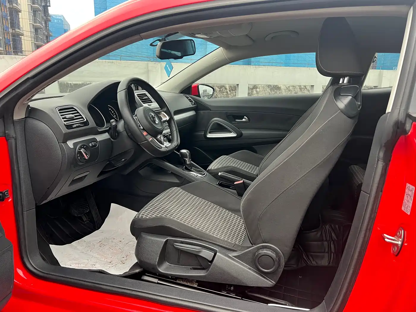 Volkswagen Scirocco 2015 1.4TSI Trend Edition фото 10