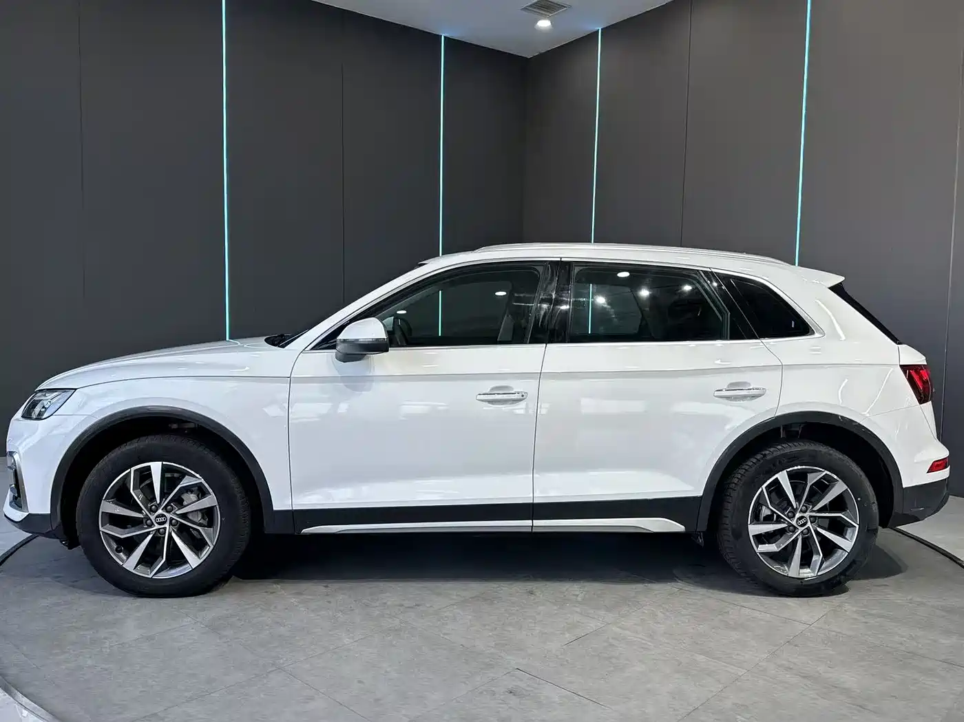 Audi Q5L 2023 40T Luxury Elegance фото 5