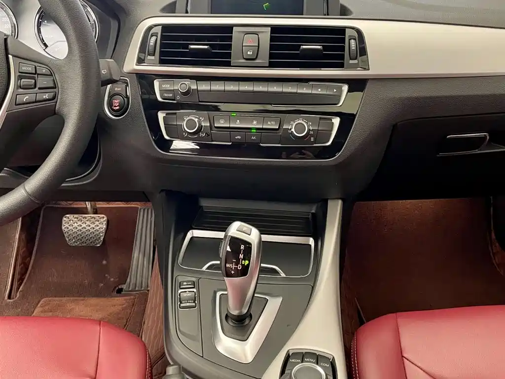 BMW 1 Series (Import) 2018 118i Leading фото 9