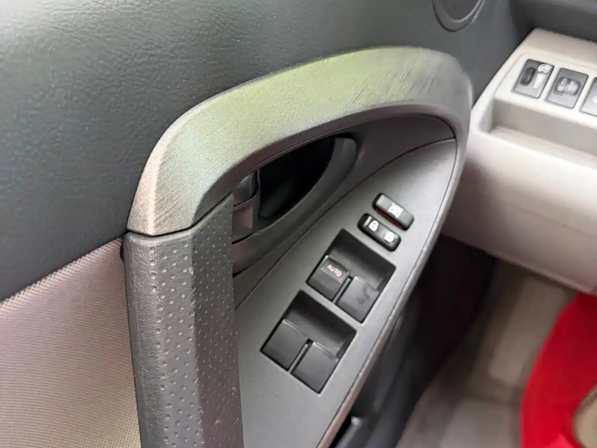 Toyota RAV4 Rongfang 2009 2.0L Automatic Luxury Edition фото 31