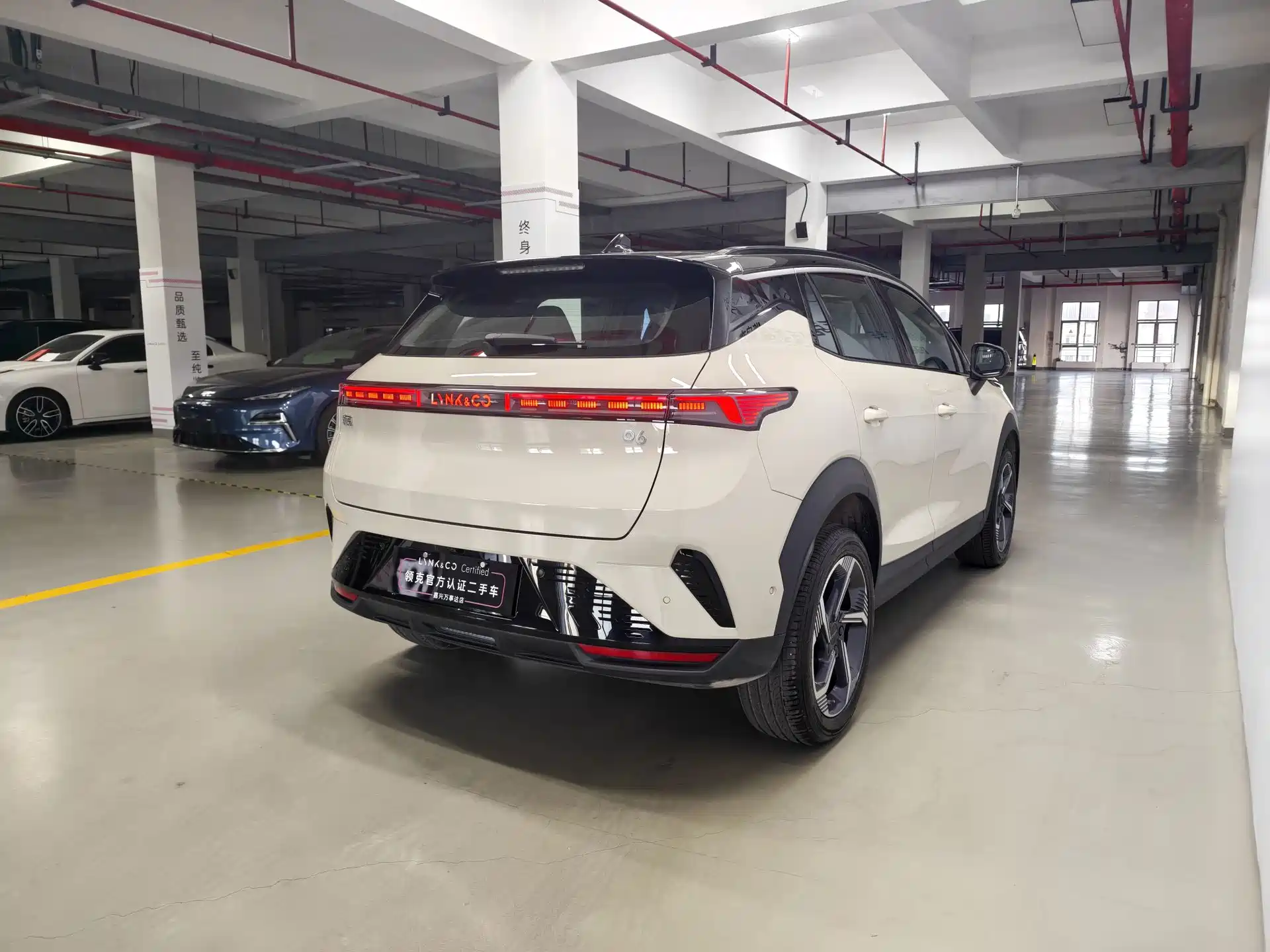 Photo 5 - Lynk & Co 06