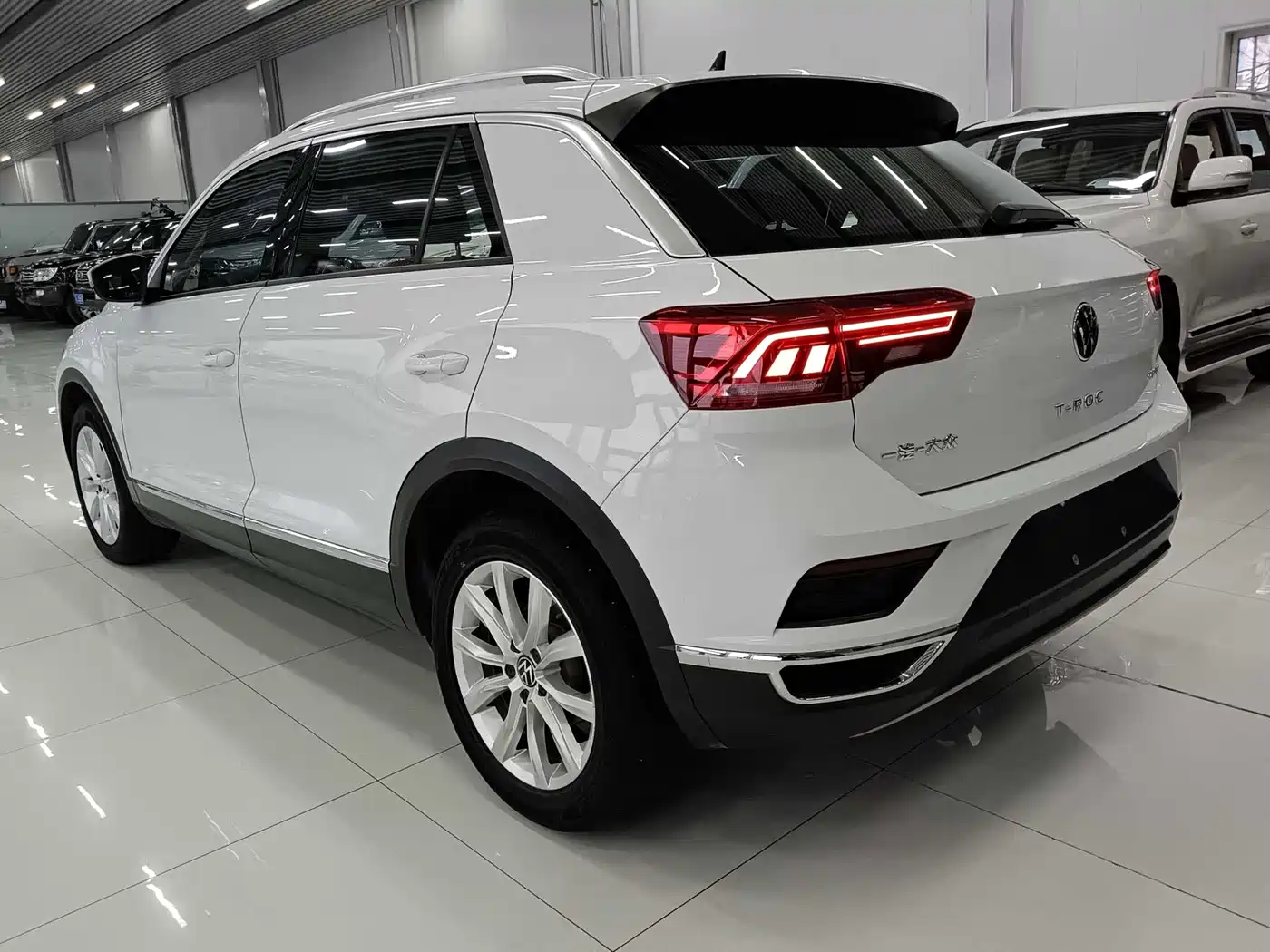 Volkswagen T-ROC 2022 280TSI DSG 2WD Elite PLUS фото 6