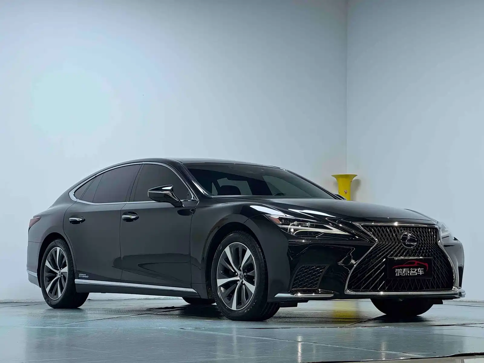 Фото 4 - Lexus LS