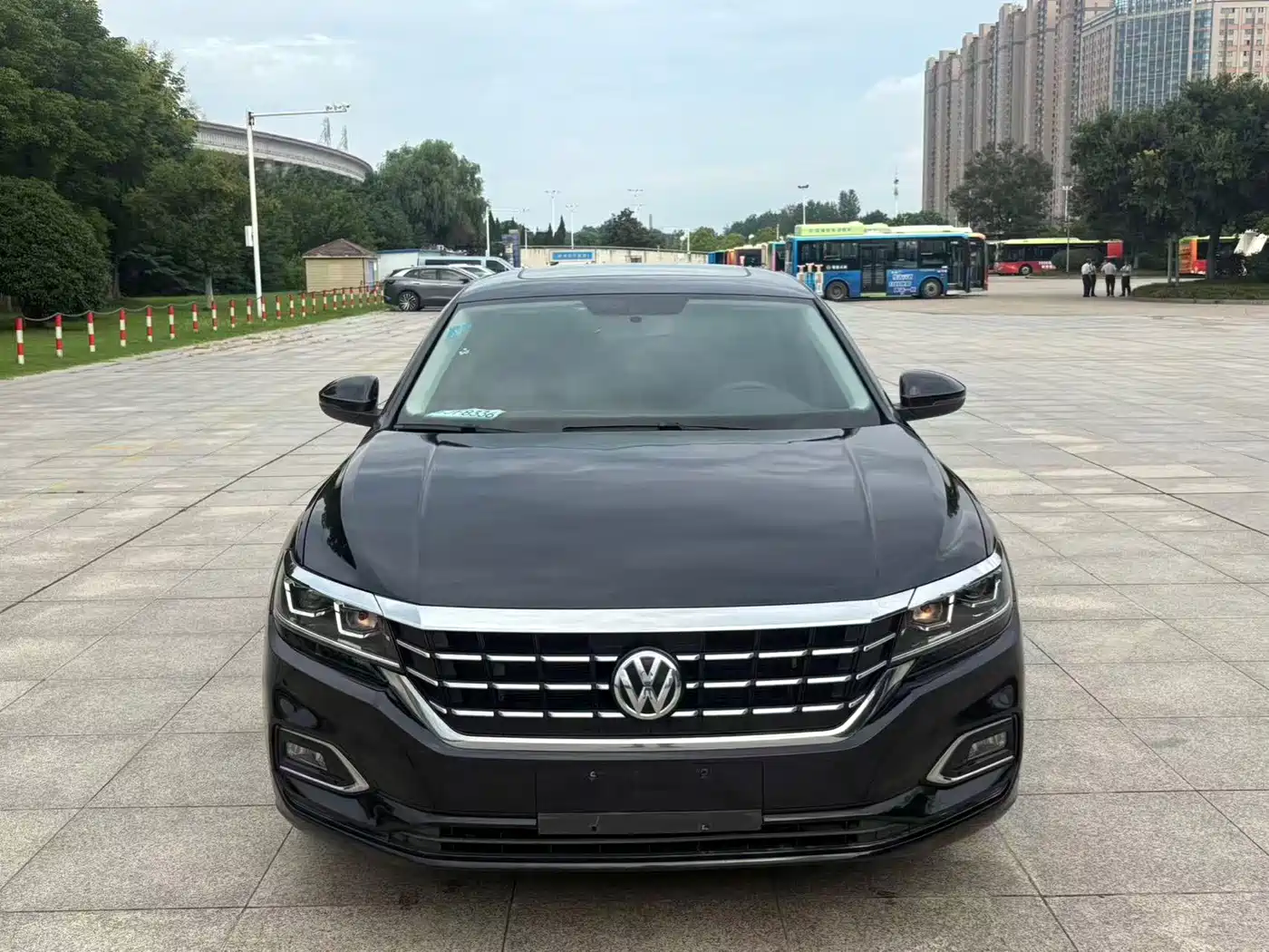 Photo 2 - Volkswagen Passat
