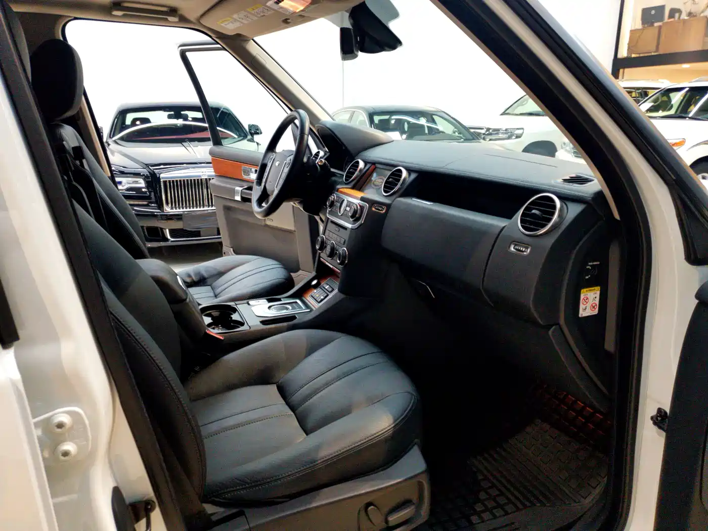 Land Rover Discovery 2013 3.0 SDV6 HSE Diesel фото 7