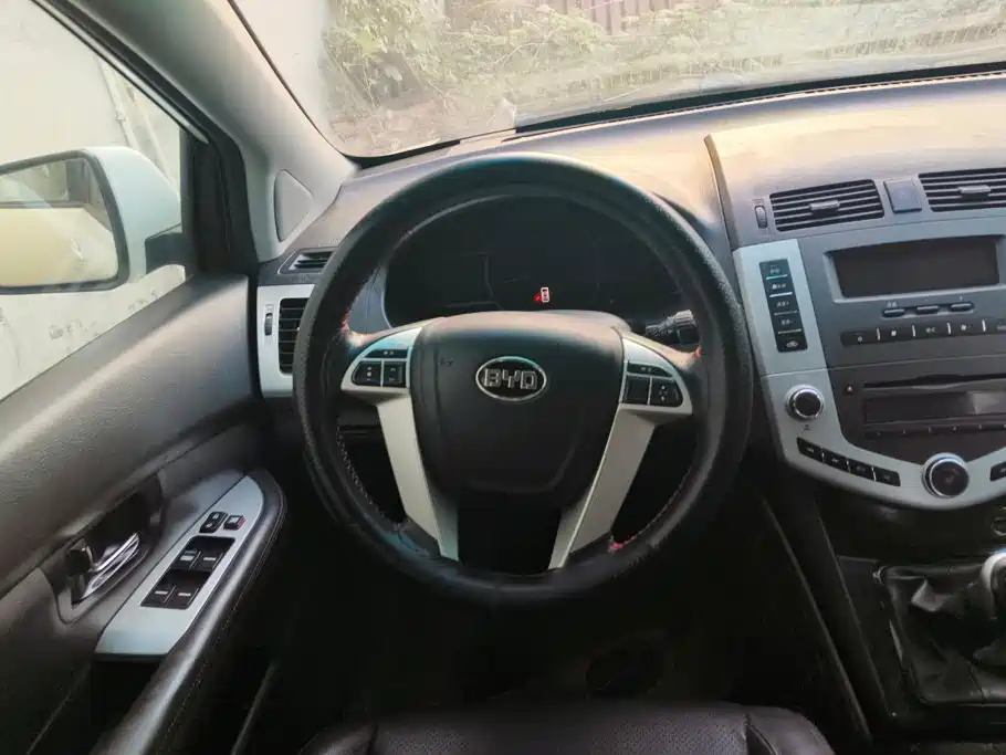 BYD S6 2015 2014 Model 2.0L Manual Luxury 5-Seater