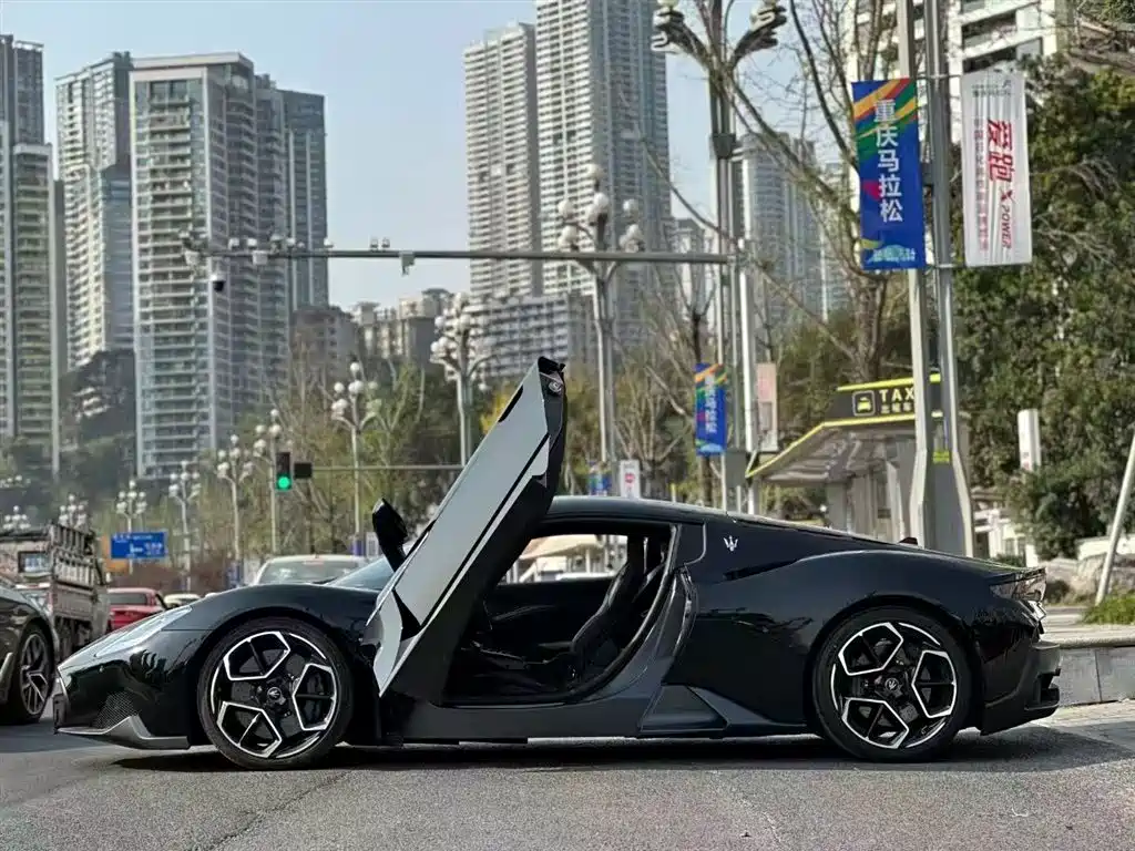MASERATI MC20
