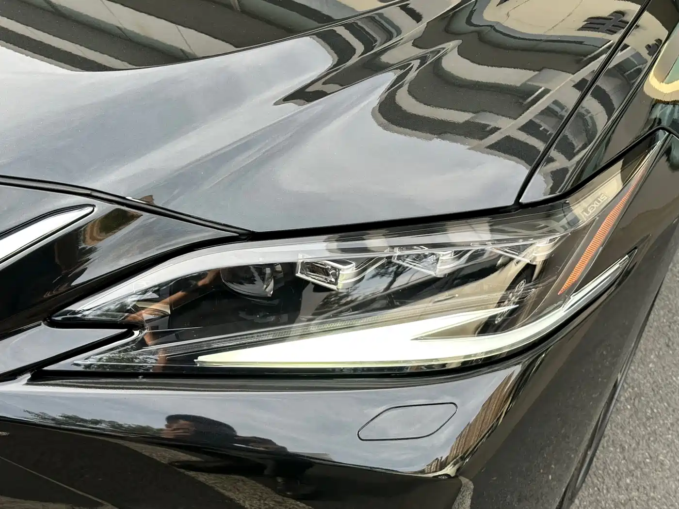 Lexus ES 2022 300h Ultimate Edition фото 3