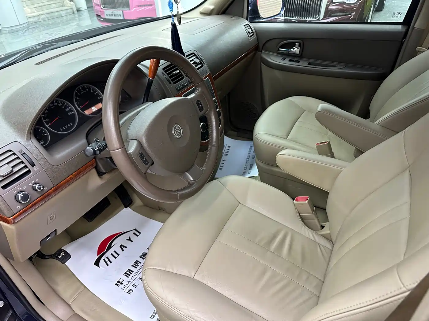 Buick GL8 2011 2.4L LT Executive Edition фото 6