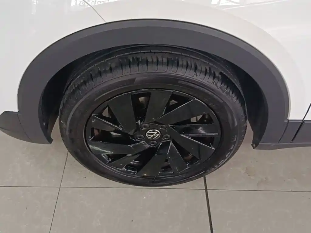 صورة 23 - Volkswagen Tharu