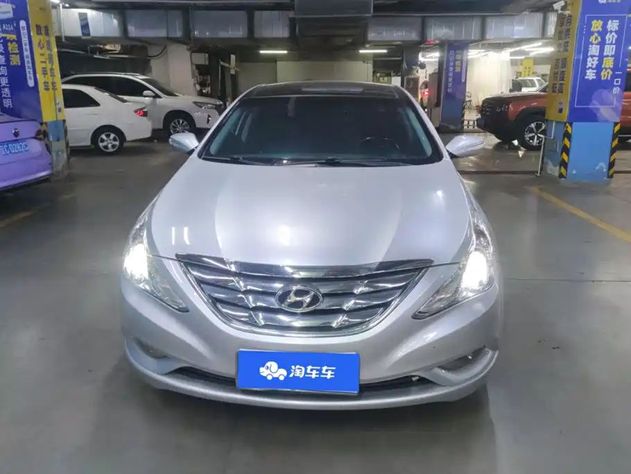 Photo 2 - Hyundai Sonata