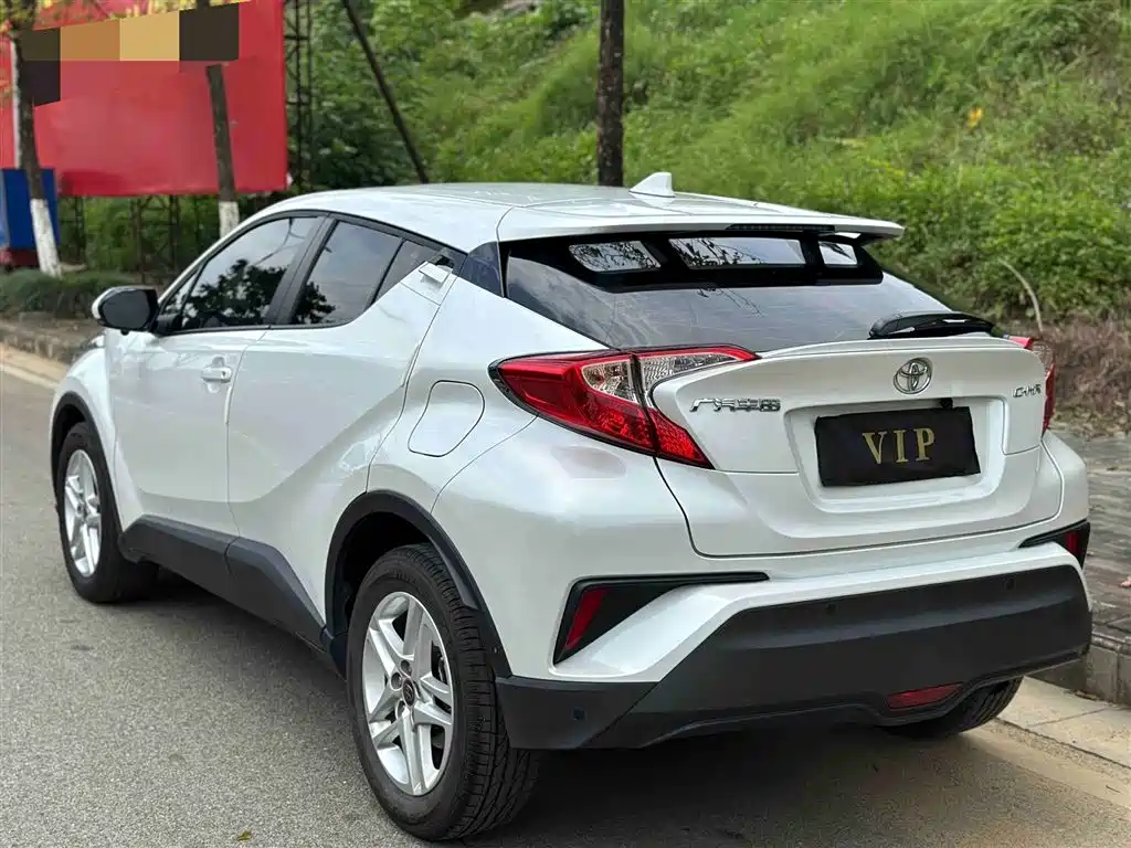 Toyota C-HR 2023 Model 2.0L Premium Edition фото 7