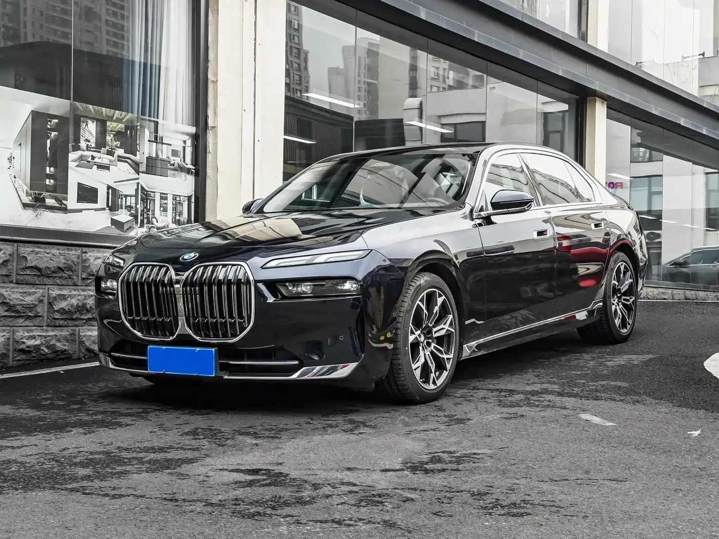 BMW 7 Series 2023 Model 735Li Luxury Package