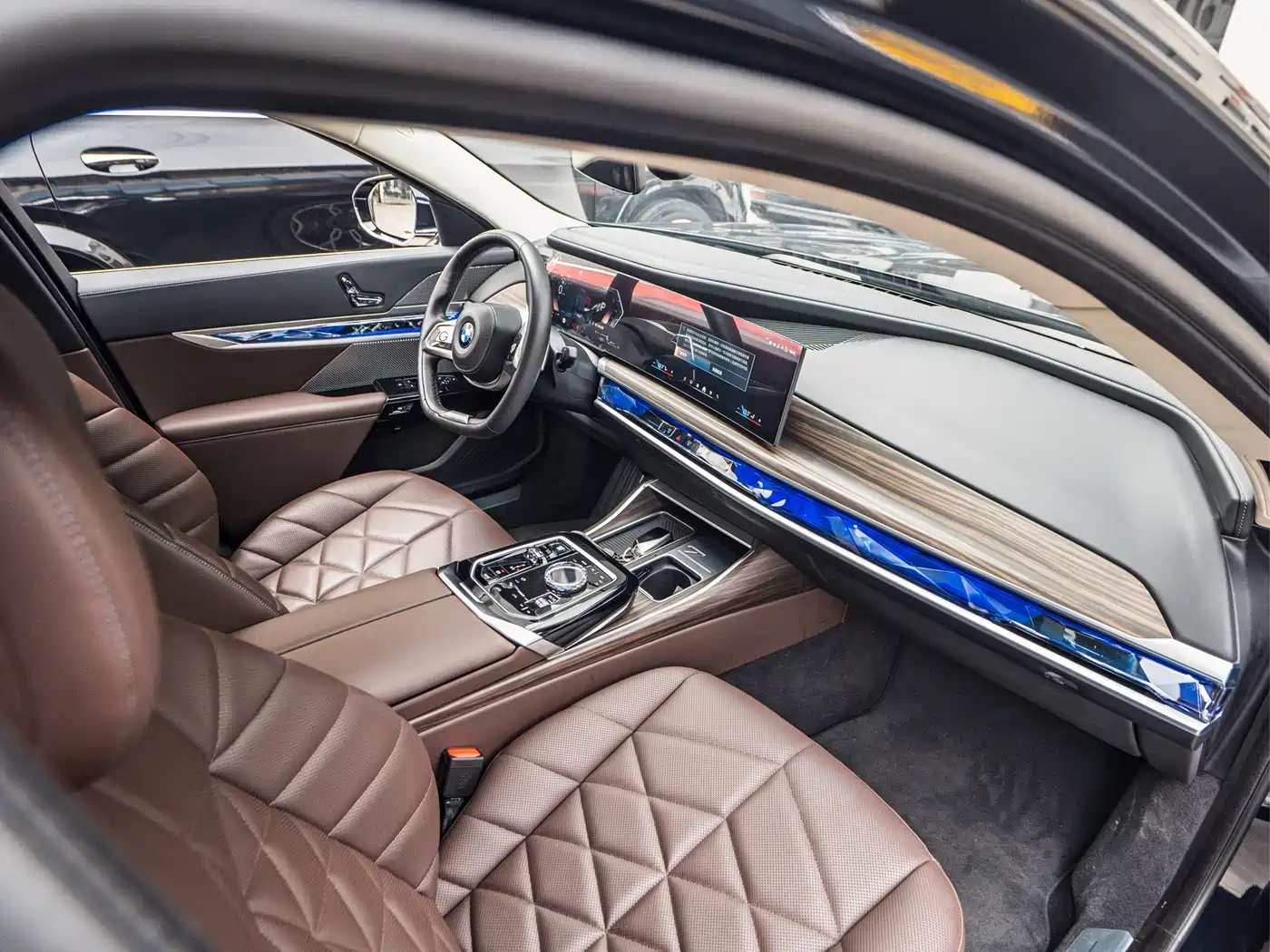 BMW 7 Series 2023 Model 735Li Luxury Package фото 10