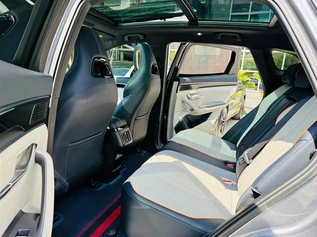 BYD Song PLUS PHEV 2024 Glory Edition DM-i 110km Flagship PLUS фото 11